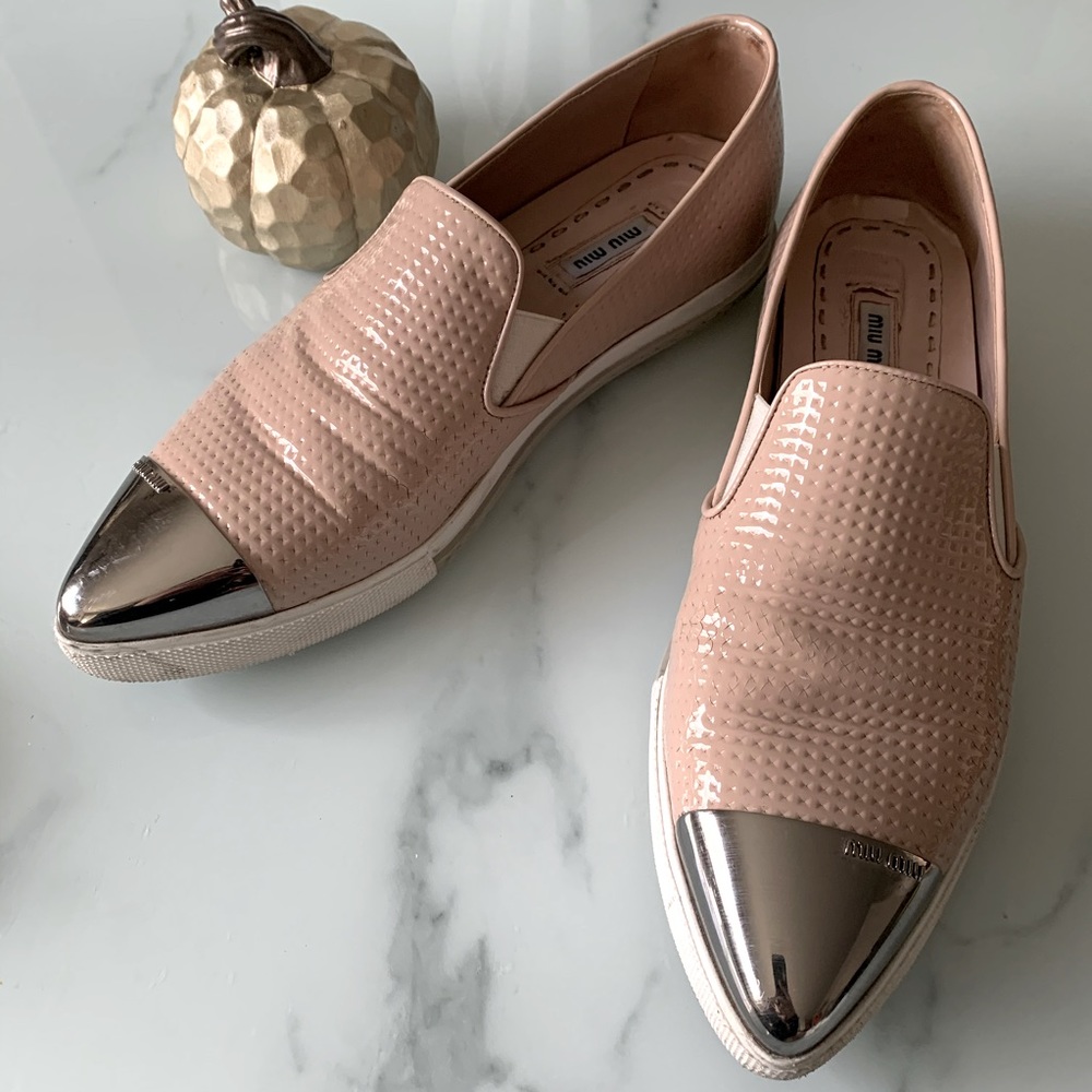 🩷 HOST PICK 🩷 Miu Miu | Textured Leather Loafers w/ Metal Cap Toe